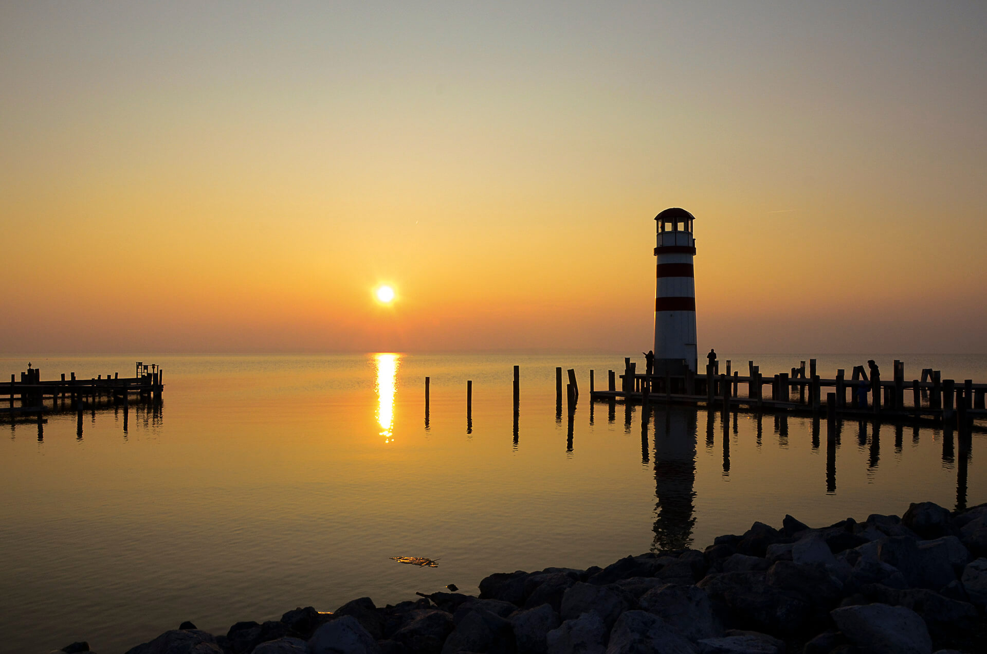 Leuchtturm von Podersdorf bei Sonnenuntergang